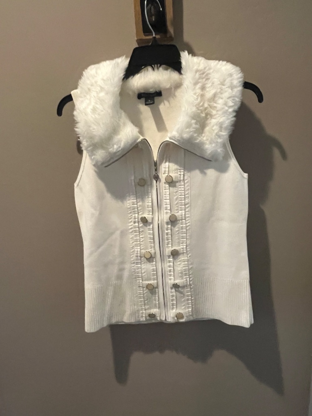 White House Black Market Faux Fur Collar Sweater Vest Cream SzL Capsule Wardrobe